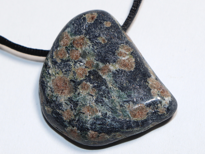 Glaukophan mit Band oder Silber 925