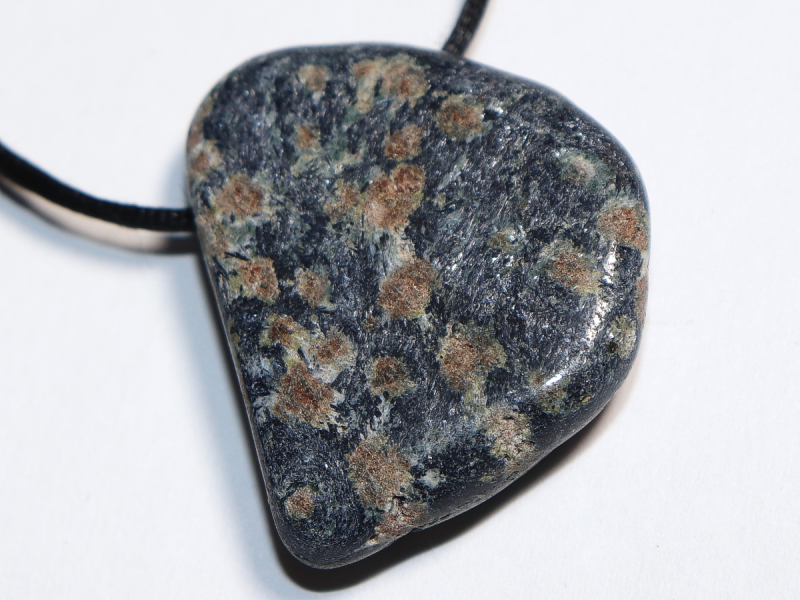 Glaukophan mit Band oder Silber 925