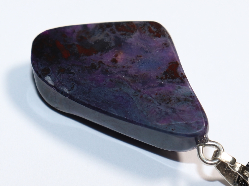 Sugilith mit Band oder Silber 925