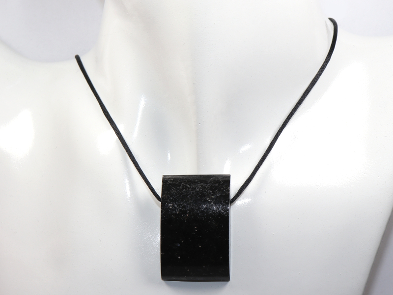 Amphibolit mit Band oder Silber 925