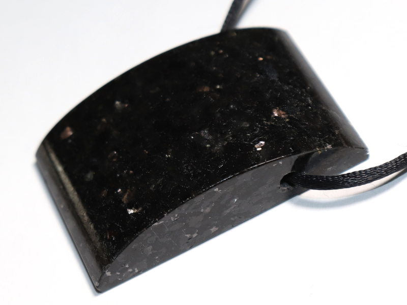 Amphibolit mit Band oder Silber 925