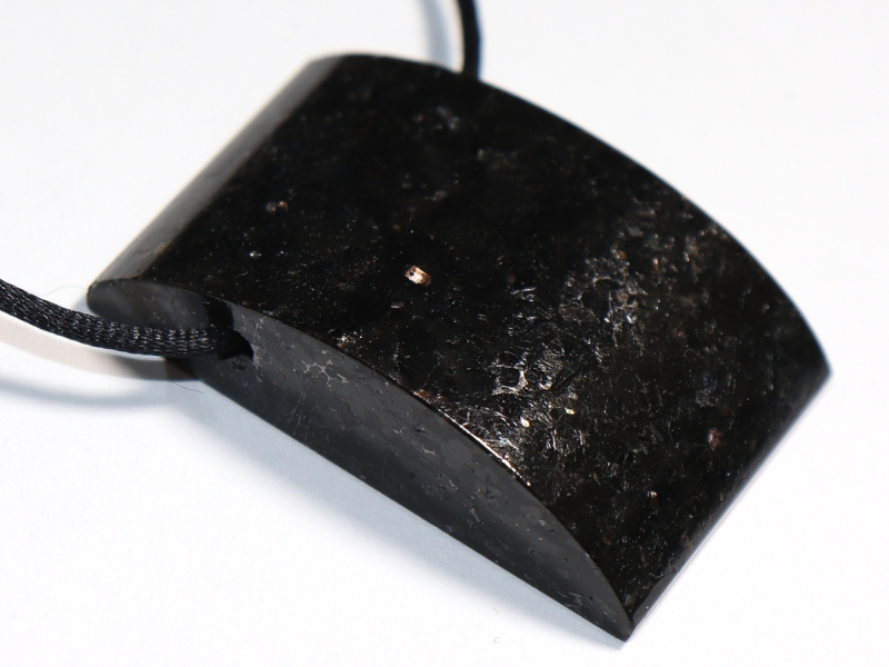 Amphibolit mit Band oder Silber 925