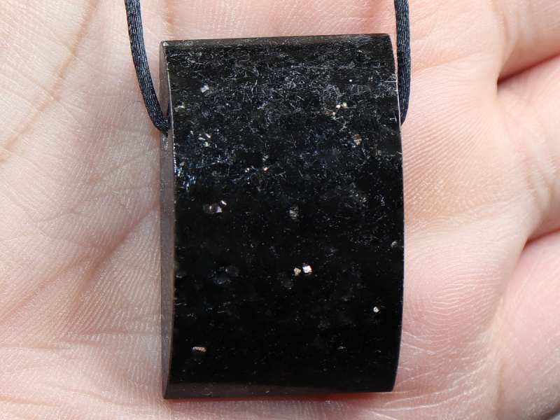 Amphibolit mit Band oder Silber 925