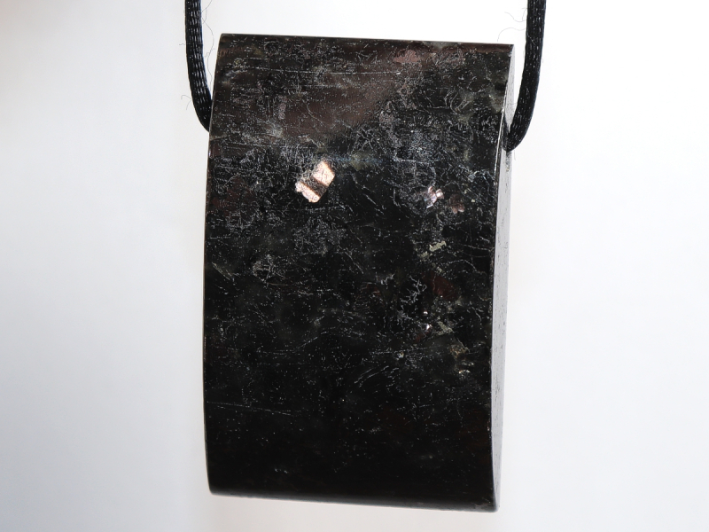 Amphibolit mit Band oder Silber 925