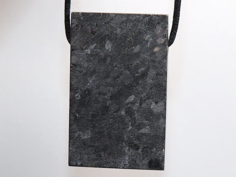 Amphibolit mit Band oder Silber 925