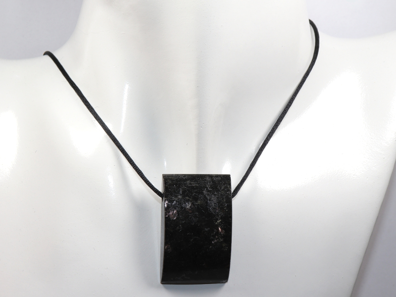 Amphibolit mit Band oder Silber 925