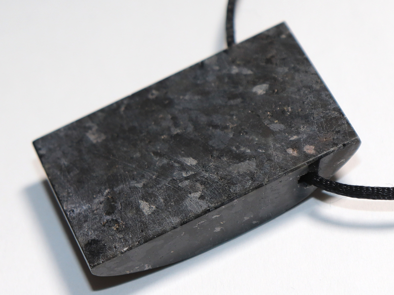 Amphibolit mit Band oder Silber 925