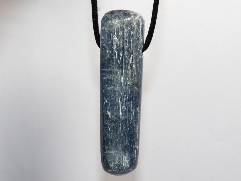 Kyanit (Disthen) mit Band oder Silber 925