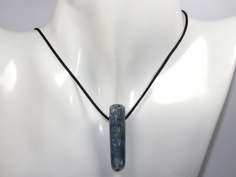 Kyanit (Disthen) mit Band oder Silber 925