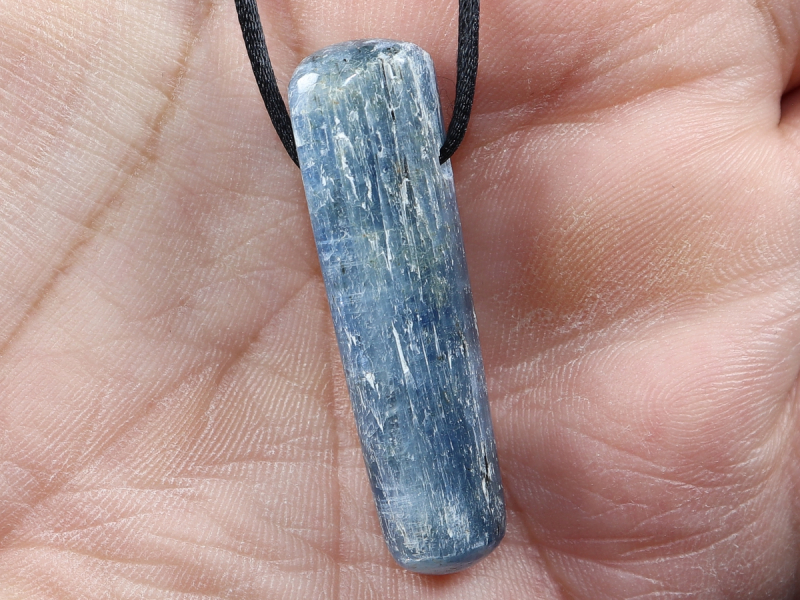 Kyanit (Disthen) mit Band oder Silber 925