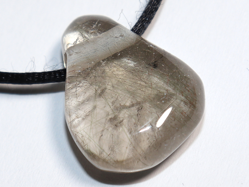 Aktinolithquarz mit Band oder Silber 925