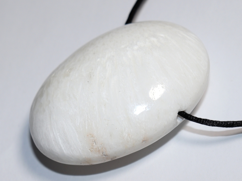 skolezite with nylon cord