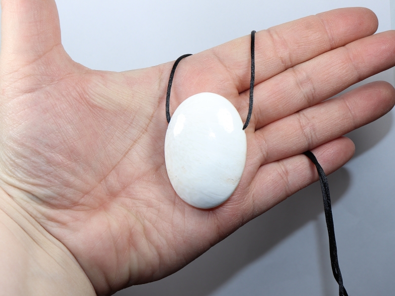 skolezite with nylon cord