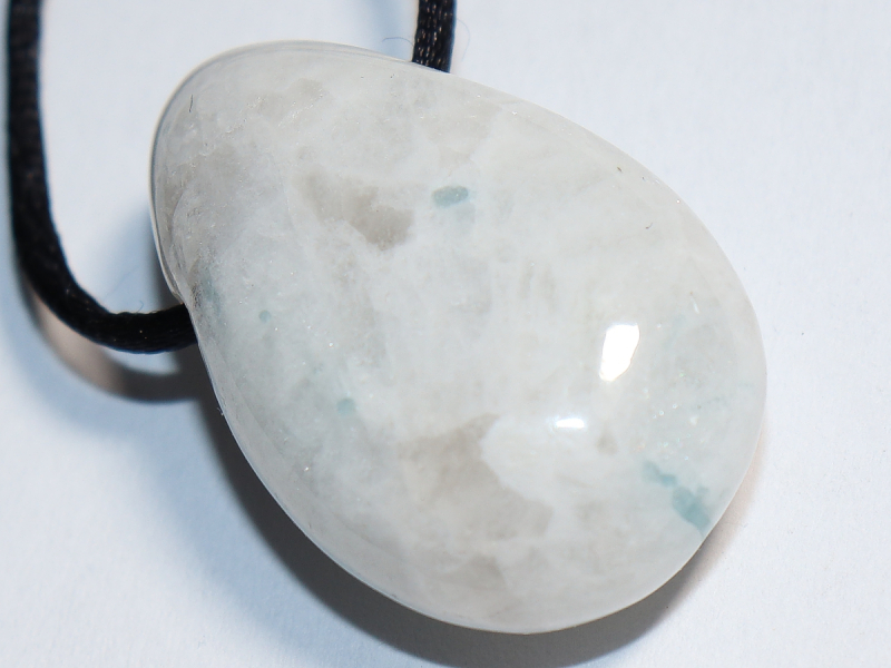 weißer Labradorit mit Band oder Silber 925