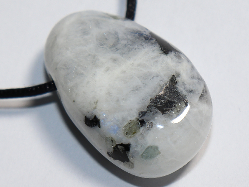 weißer Labradorit mit Band oder Silber 925