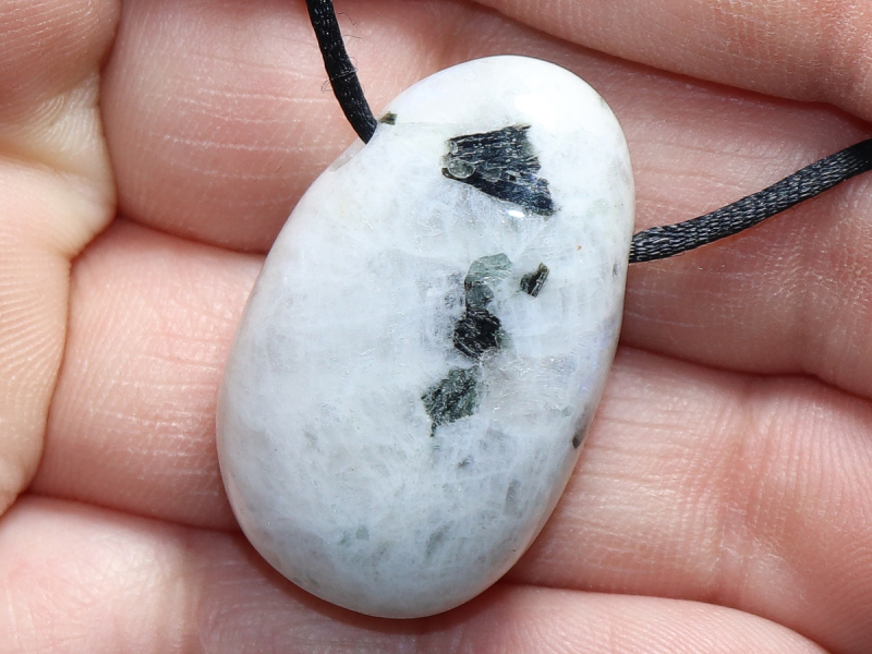 weißer Labradorit mit Band oder Silber 925