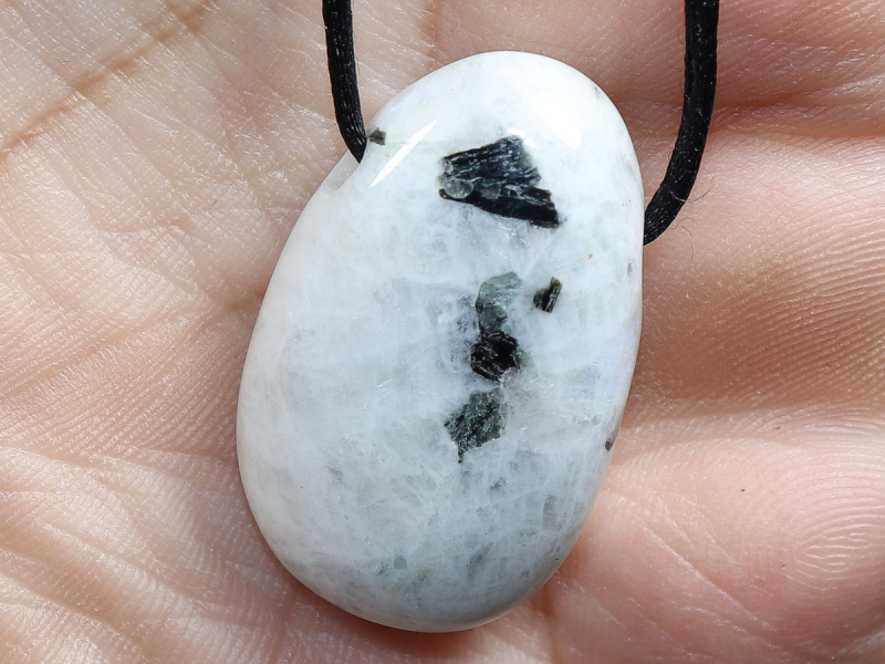 weißer Labradorit mit Band oder Silber 925