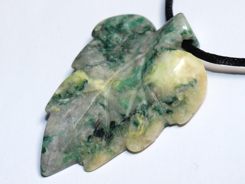 Mariposit-Dolomit mit Band oder Silber 925