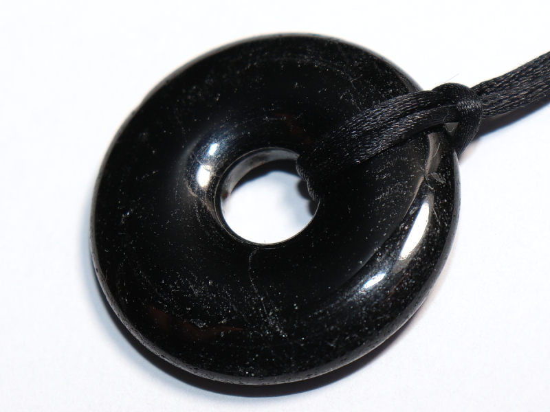 schwarzer Turmalin (Schörl) mit Band