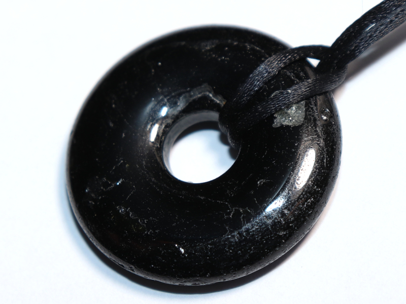 schwarzer Turmalin (Schörl) mit Band