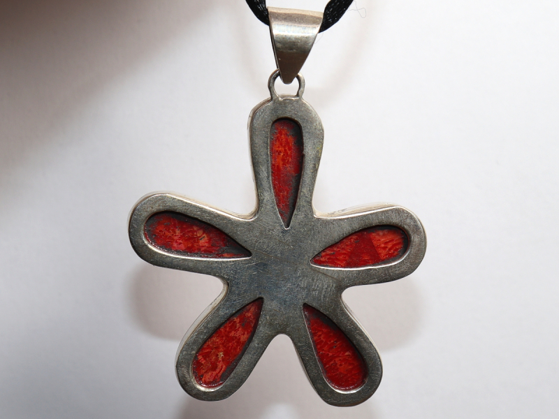 Schaumkoralle mit Band oder Silber 925