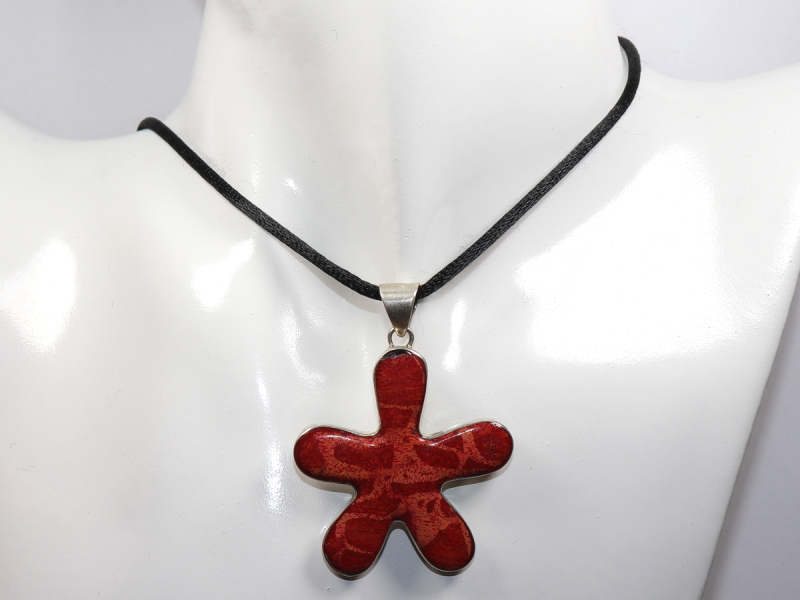 Schaumkoralle mit Band oder Silber 925