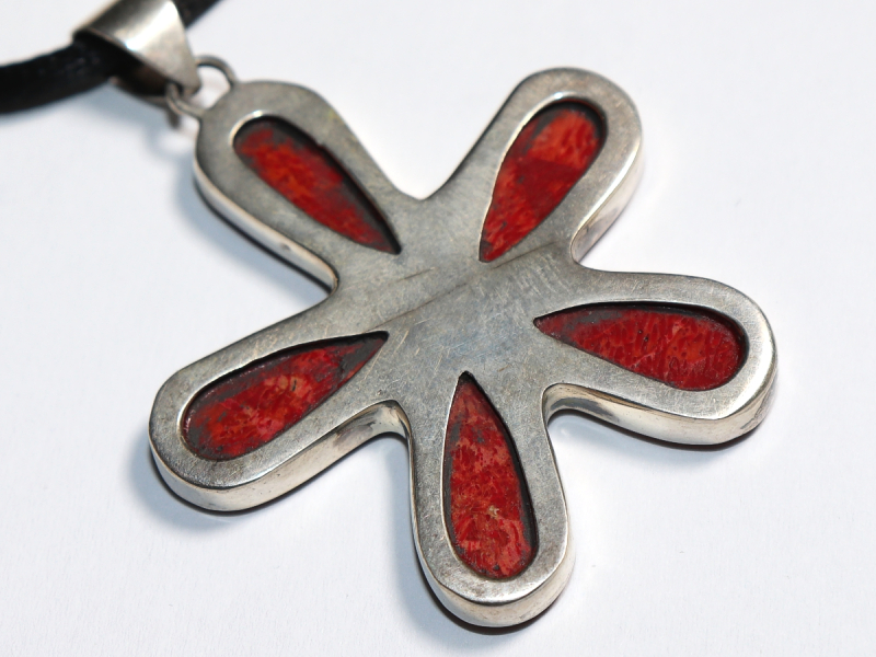 Schaumkoralle mit Band oder Silber 925