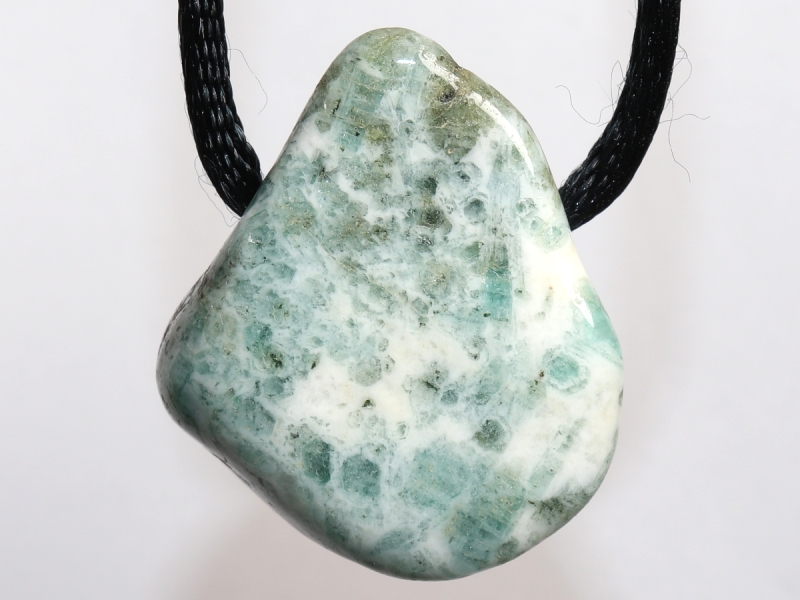emerald in quartz with cord or silver 925