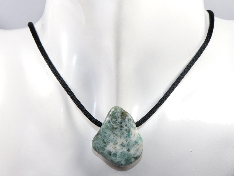 emerald in quartz with cord or silver 925