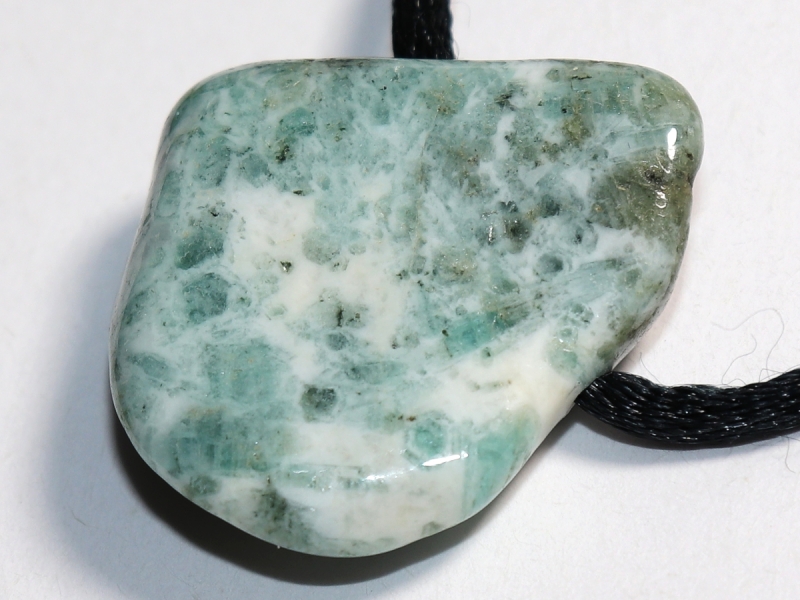emerald in quartz with cord or silver 925