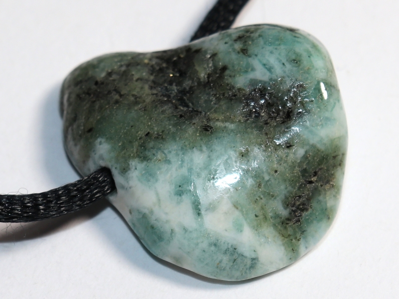 emerald in quartz with cord or silver 925