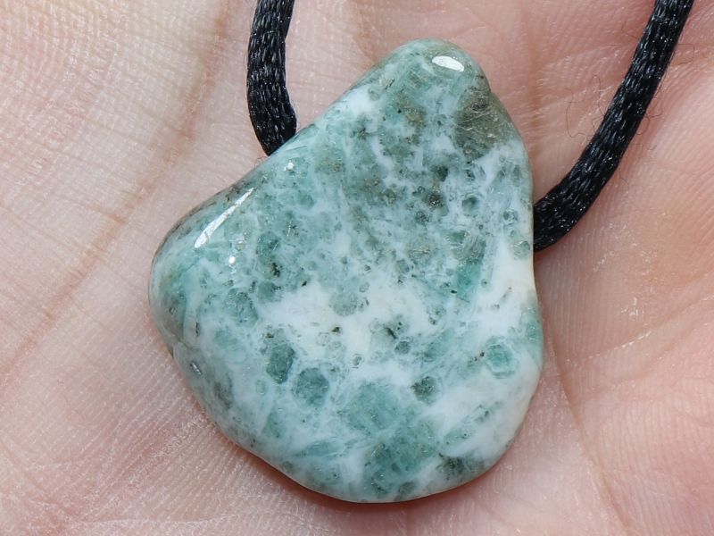 emerald in quartz with cord or silver 925