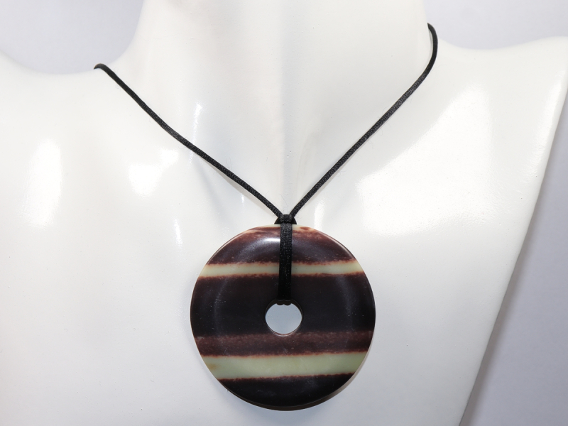 Schwarzband-Jaspis mit Band