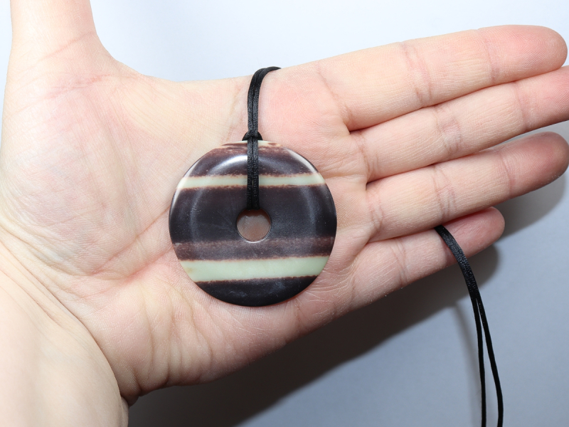 Schwarzband-Jaspis mit Band