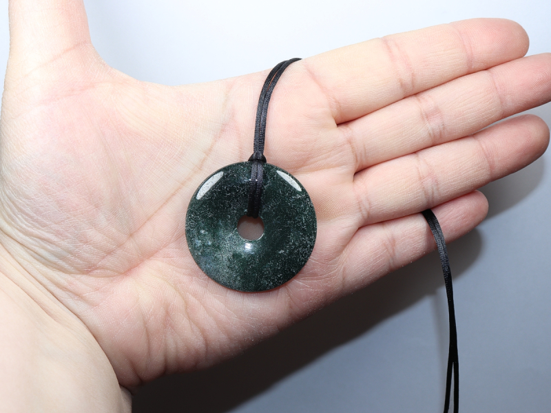 moss agate with cord