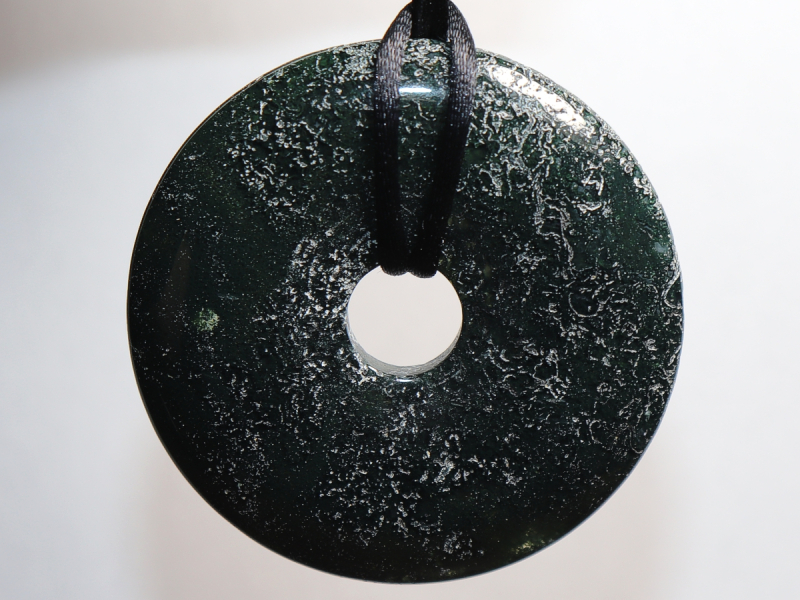 moss agate with cord