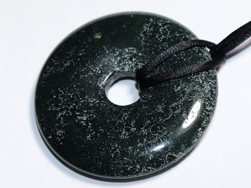 moss agate with cord