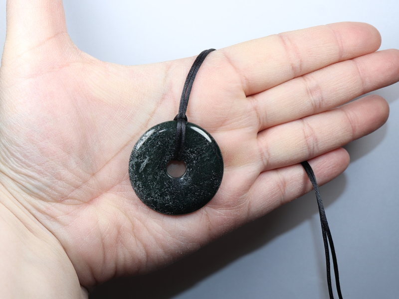 moss agate with cord