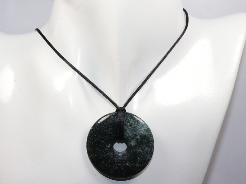 moss agate with cord
