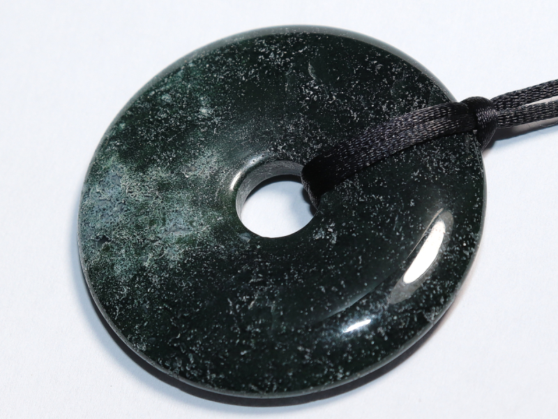 moss agate with cord