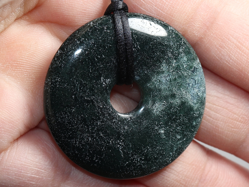 moss agate with cord