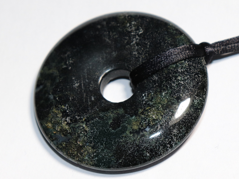 moss agate with cord