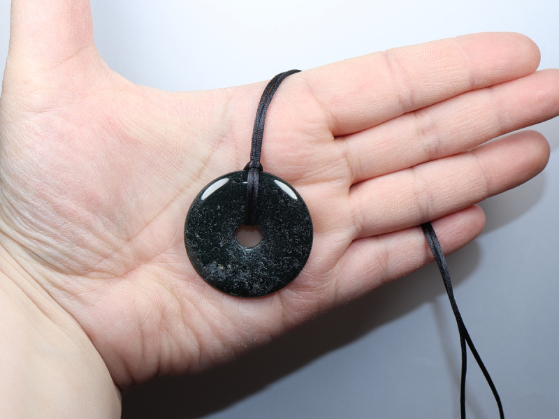 moss agate with cord