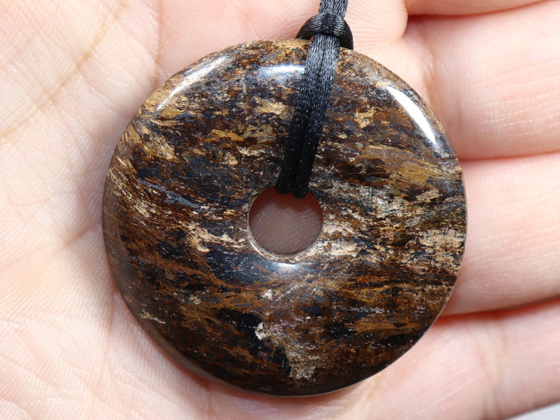 bronzite with cord