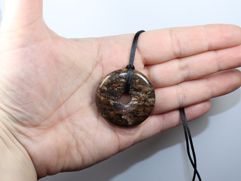 bronzite with cord