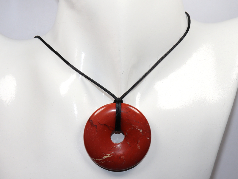 roter Jaspis mit Band