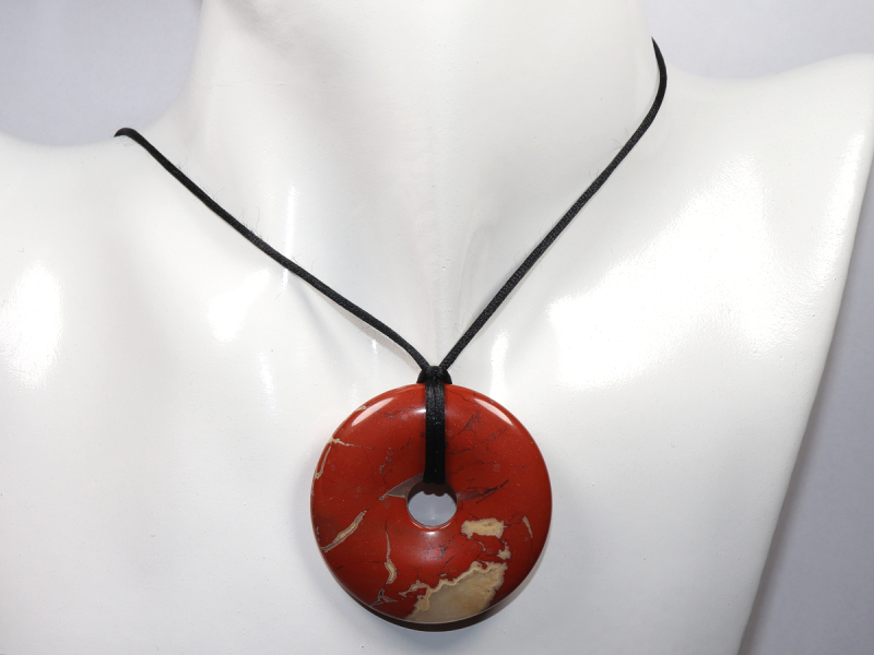 roter Jaspis mit Band