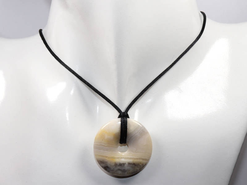 crazy lace agate with cord
