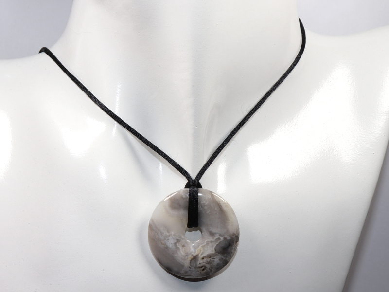 crazy lace agate with cord