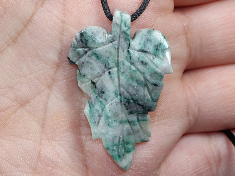 mariposite-dolomite with cord or silver 925